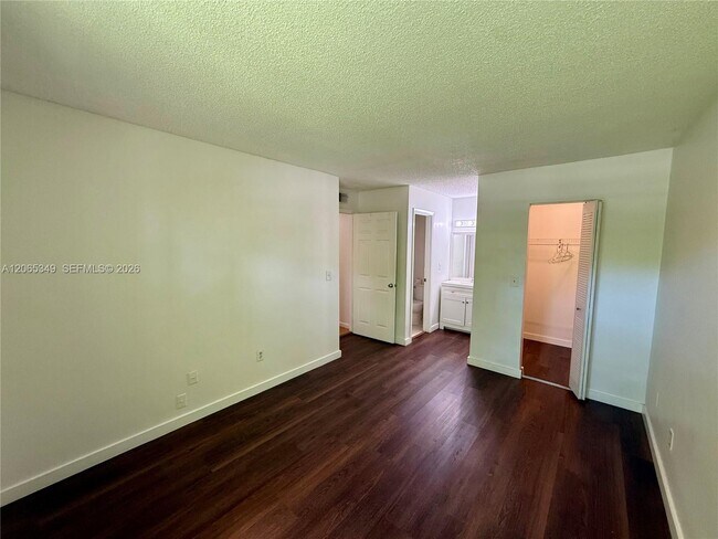 Building Photo - 1237 SW 46th Ave