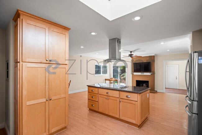 Building Photo - 16498 LG Almaden Road