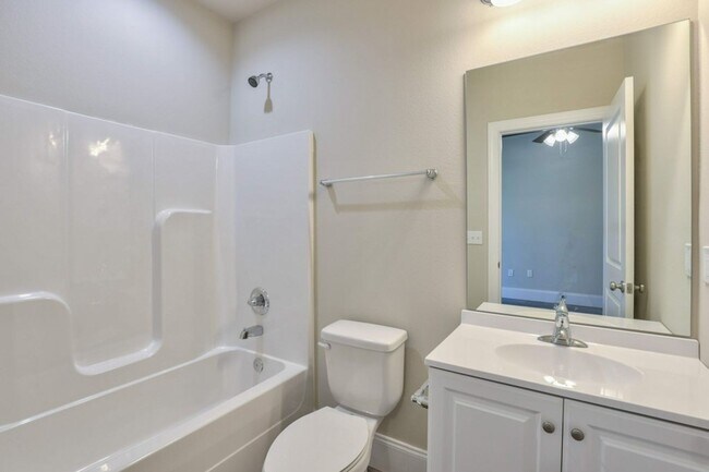 Building Photo - 537 Lorene St