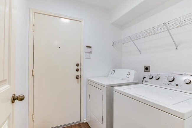 Building Photo - 2864 Hearthsong Loop