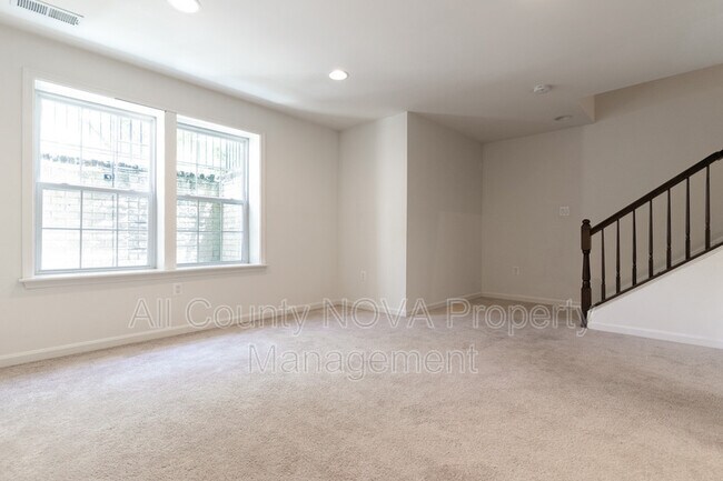 Building Photo - 213 Apricot St