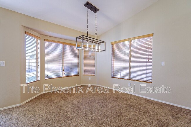 Building Photo - 251 W Windsor Dr