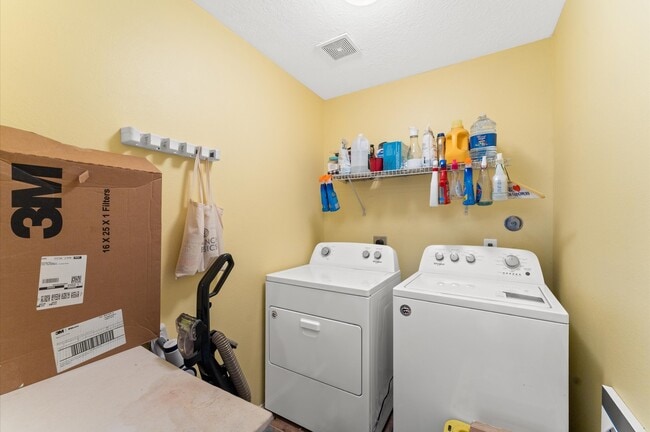 Building Photo - 7218 Daniel Spgs Ln