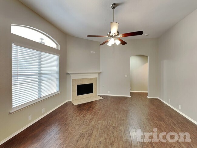 Building Photo - 317 Welch Dr