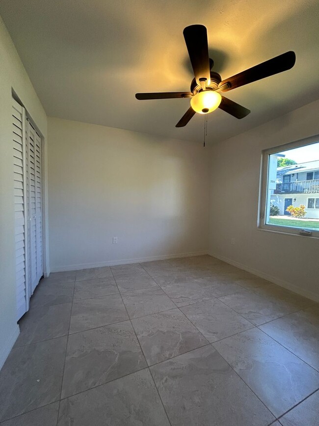 Building Photo - 2 bed 1 Bath Condo