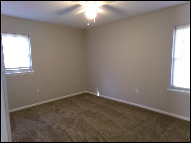 Building Photo - 8 Brookway Ln