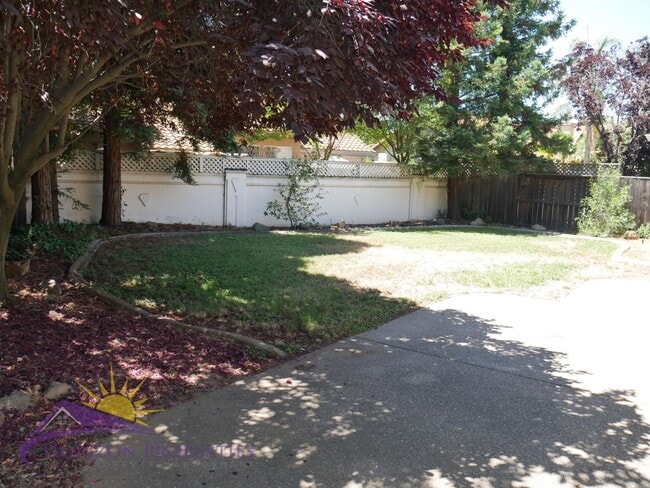 Building Photo - 3 Bed 2 Bath 1,130 sqft Single Family Home...