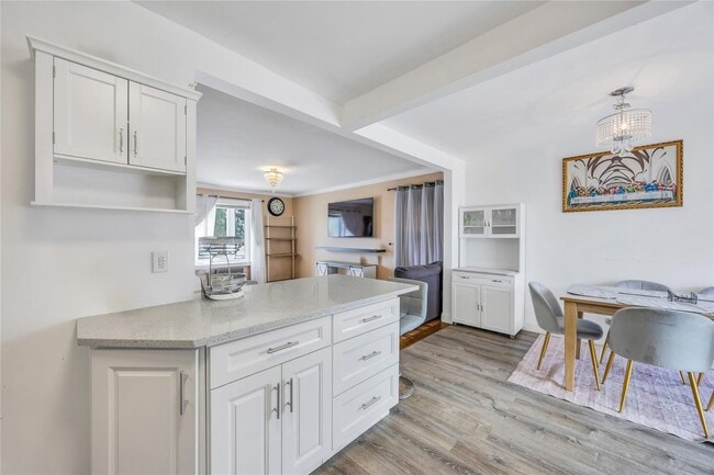 Building Photo - 933 Fenworth Blvd