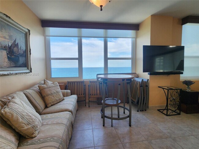 Building Photo - 3505 S Ocean Dr