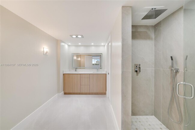 Building Photo - 1 Grove Isle Dr