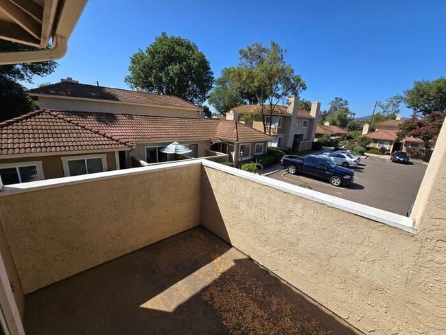 Building Photo - Unique 3 bedroom home located in the vibra...