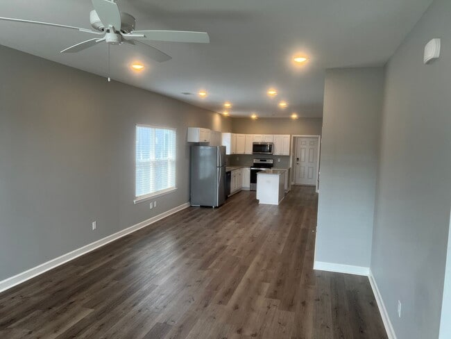 Building Photo - 3 Bed 3 Bath Home