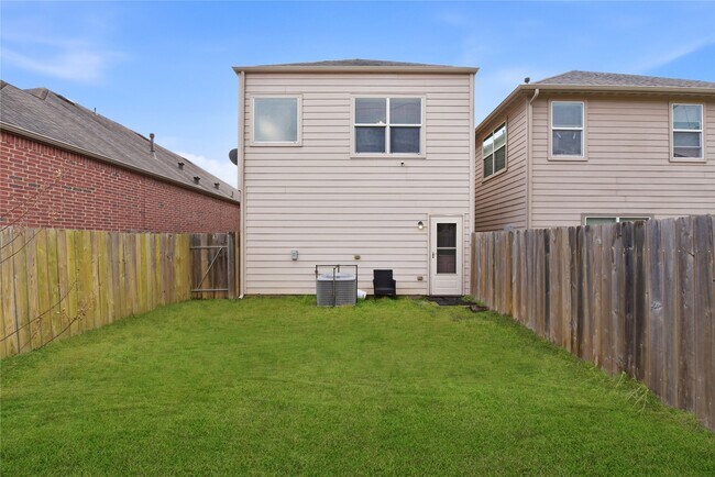 Building Photo - 17142 Amarose Dr