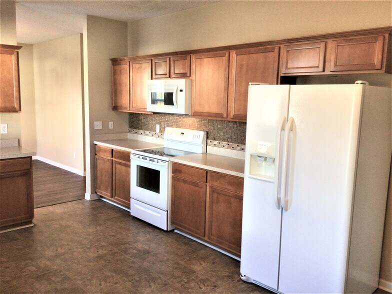 Building Photo - 6140 Glen Way Dr