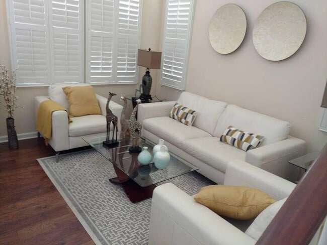 Building Photo - Stunning 3-Bedroom/3-Bathroom in Sunny Ewa...