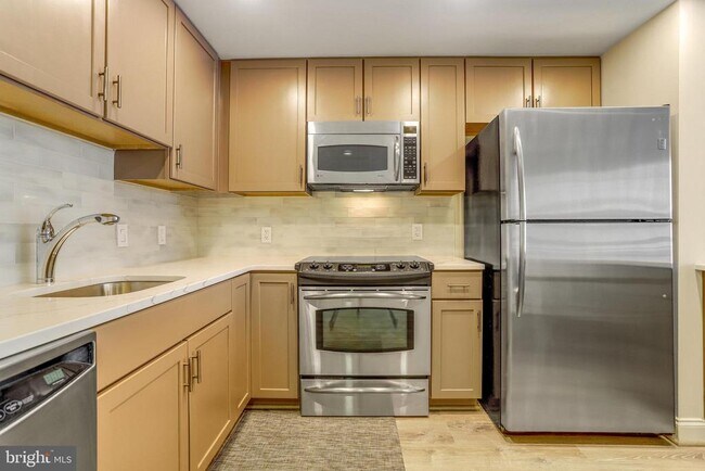 Building Photo - 1020 N Highland St