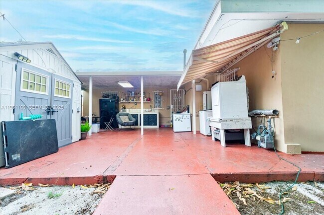 Building Photo - 317 W 36th St