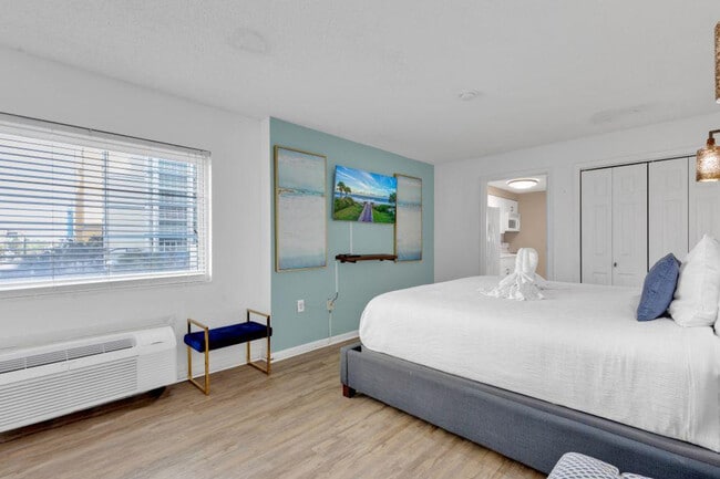 Building Photo - 2406 N Ocean Blvd