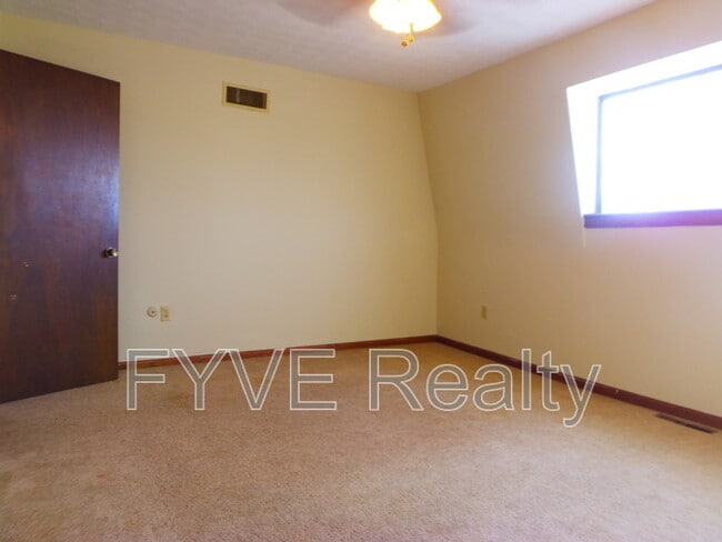 Building Photo - 2011 Baldwin Rd