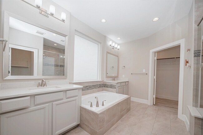 Building Photo - 10014 Granary Dr