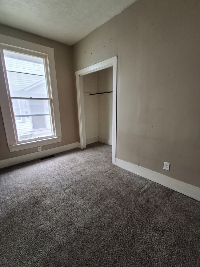 Building Photo - 1611 Main St