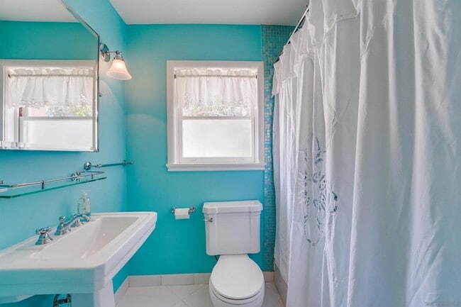 Building Photo - 719 I Ave