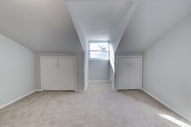 Building Photo - Stunning 4 Bed 3 Bath Home on Quiet Street!