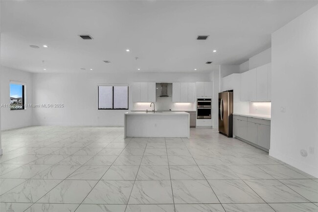 Building Photo - 4309 SW 176th Ave