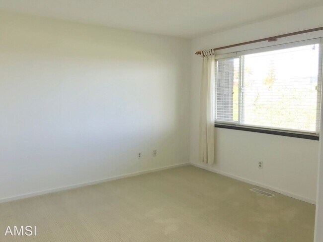 Building Photo - 2 br, 1.5 bath House - 126 Tiburon Blvd