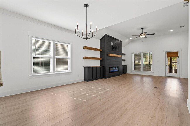 Building Photo - 655 Norman Ln