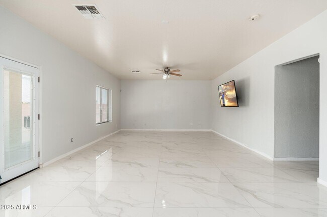 Building Photo - 22966 W Hopi St