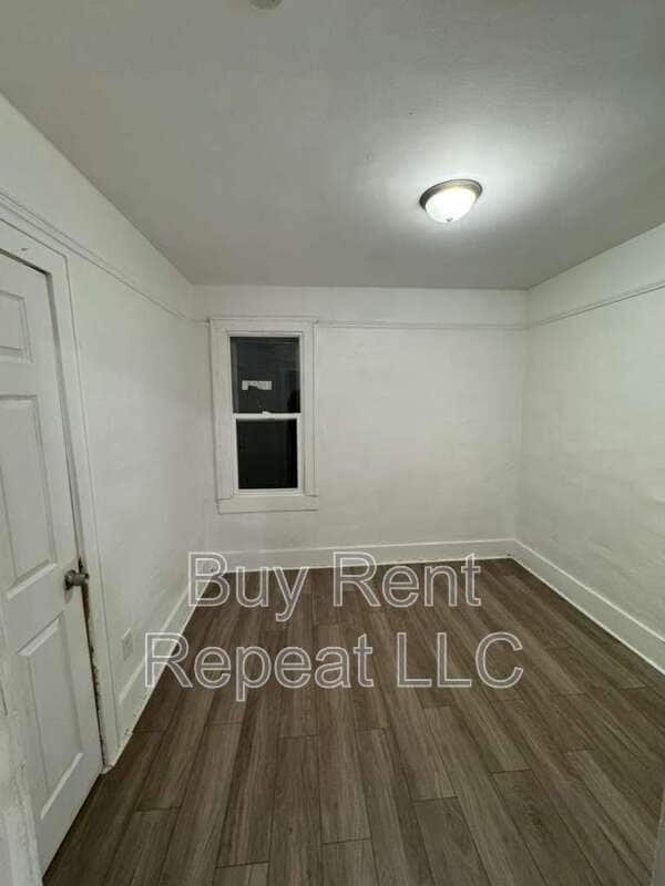 Building Photo - 320 Hudson St