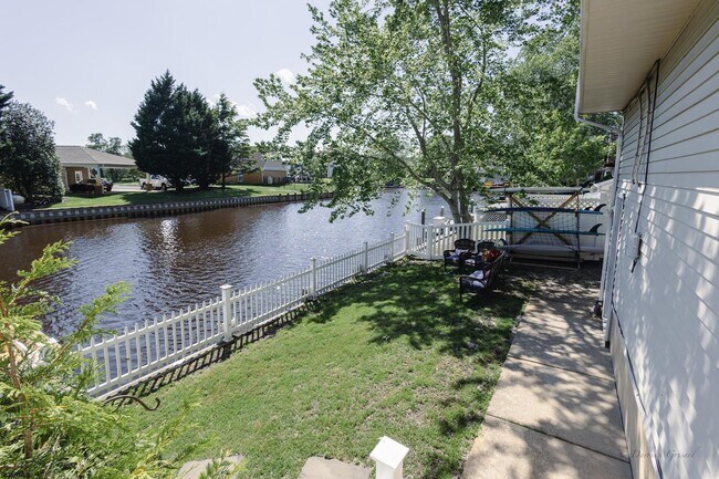 Building Photo - 5143 Venice Ave