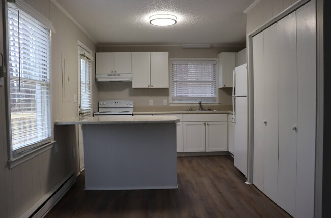 Building Photo - 20 Allendale Dr