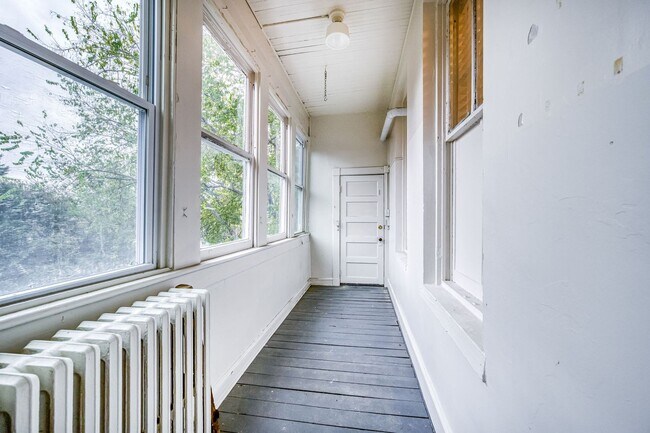 Building Photo - 3127 W Franklin St