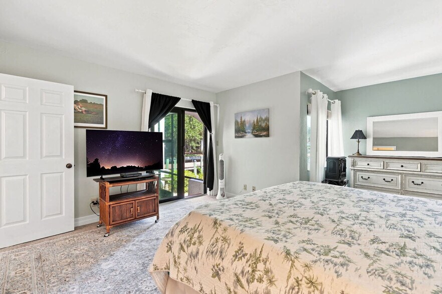 Building Photo - 15120 Ports of Iona Dr