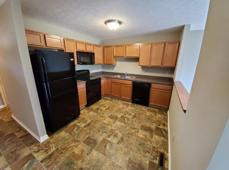 Building Photo - 33426 Halle Ct