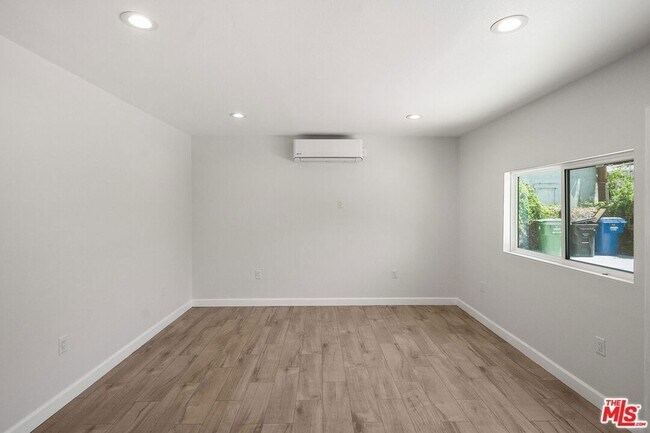 Building Photo - 2231 Laverna Ave