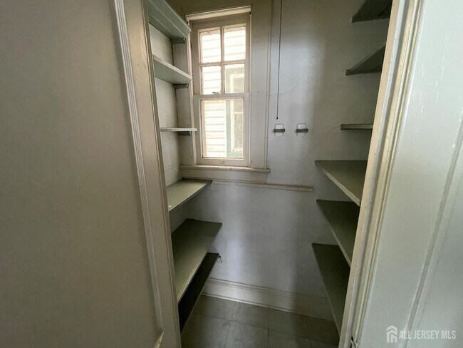 Building Photo - 308 S 3rd Ave