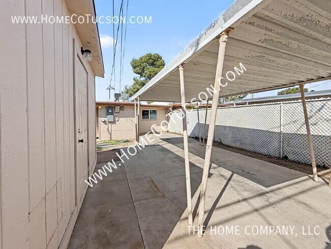 Building Photo - 1430 E Iowa Dr