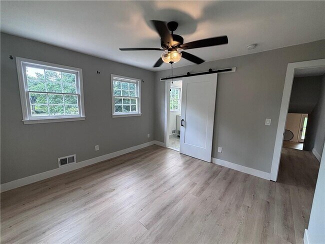 Building Photo - 921 James Ct NW