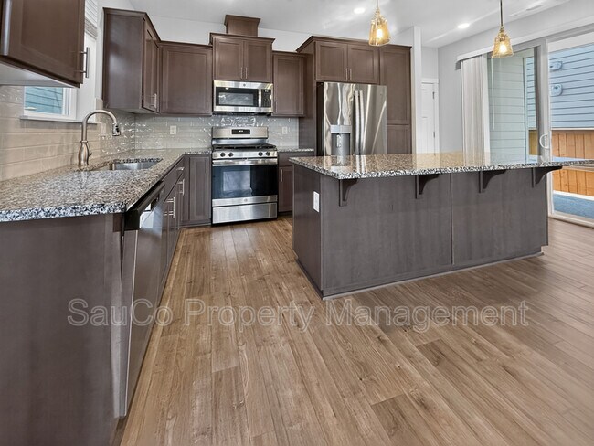 Building Photo - 3909 SE Zircon Ln