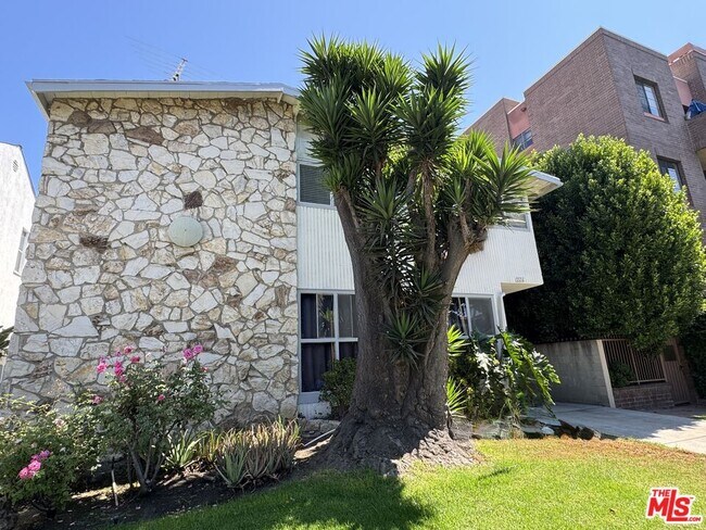 Building Photo - 226 S Gale Dr