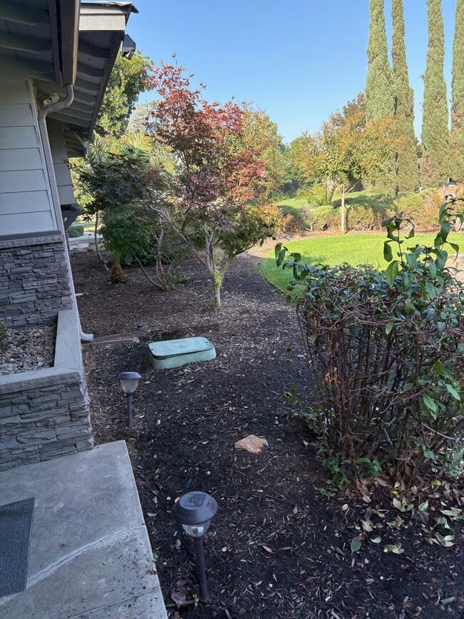 Building Photo - 141 W Twain Ave