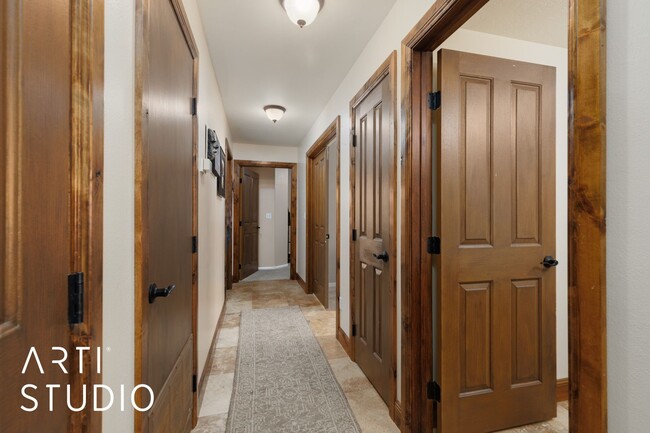 Building Photo - Furnished 3 Bedroom, 2 Bathroom Condo at T...