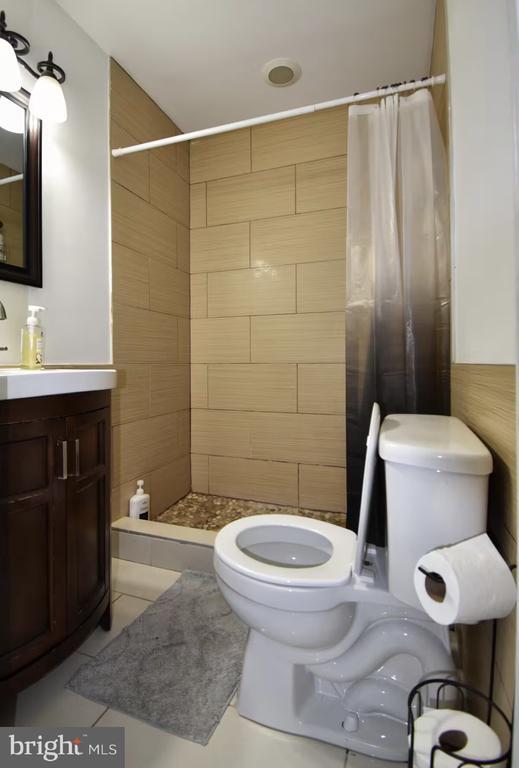 Building Photo - 117 W Girard Ave