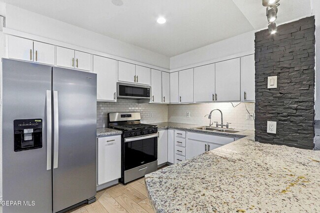 Building Photo - 513 Cardon St