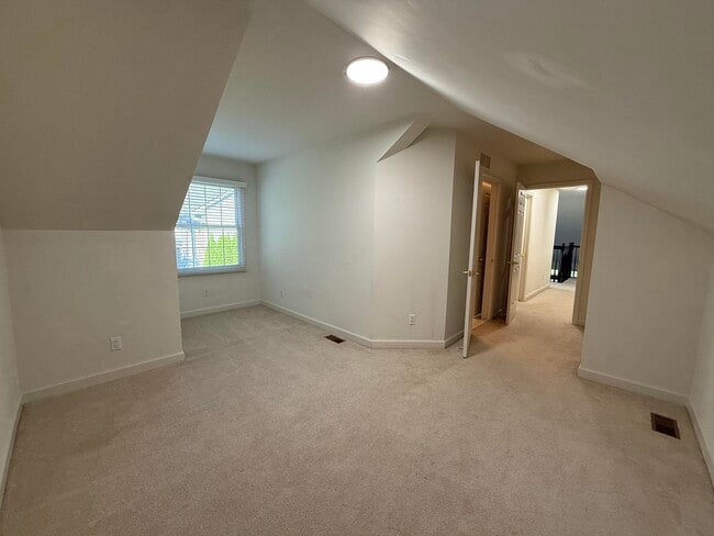 Building Photo - 18145 Shoreline Ct