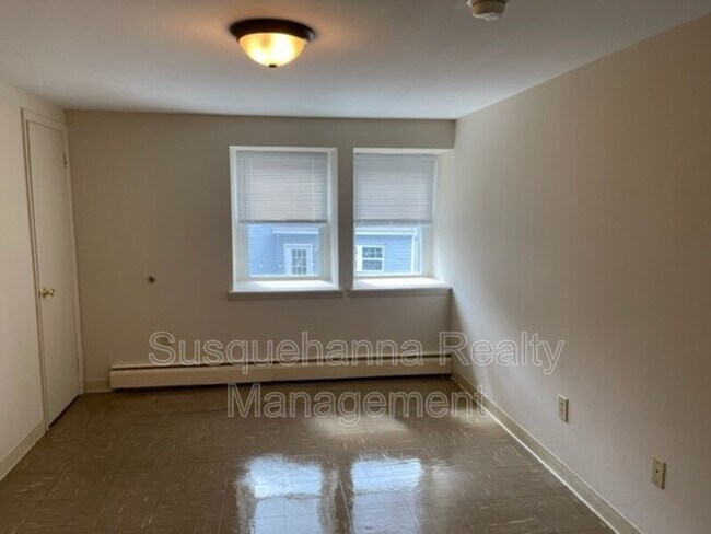 Building Photo - 1051 Henn Ave