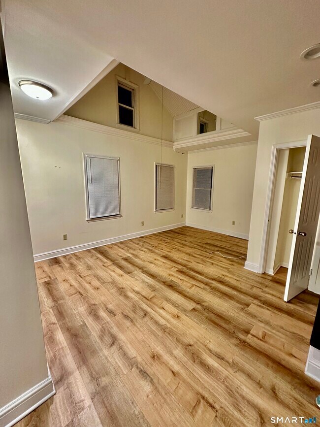 Building Photo - 10 Haviland St